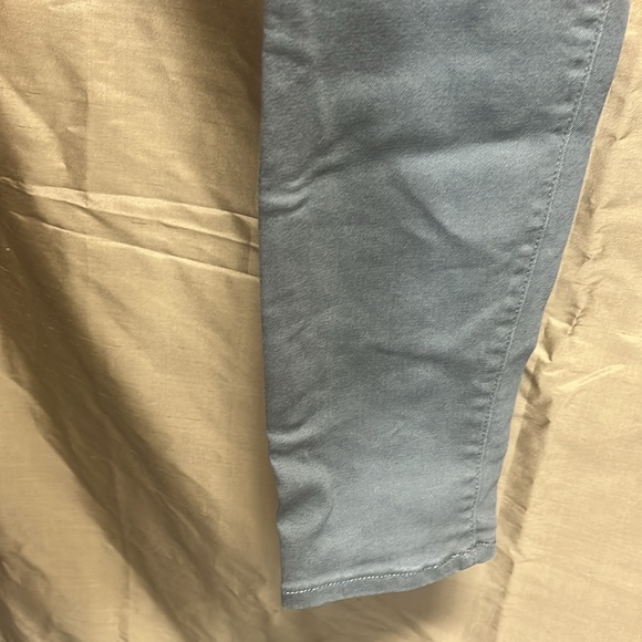 Gap - Picture 3 of 4